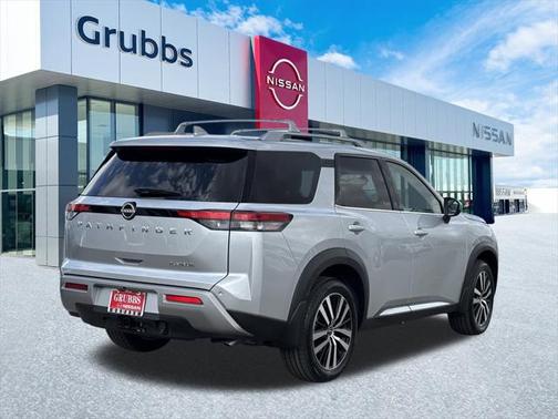 2025 Nissan Pathfinder Platinum FWD