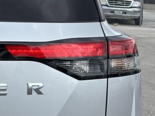 2025 Nissan Pathfinder Platinum FWD