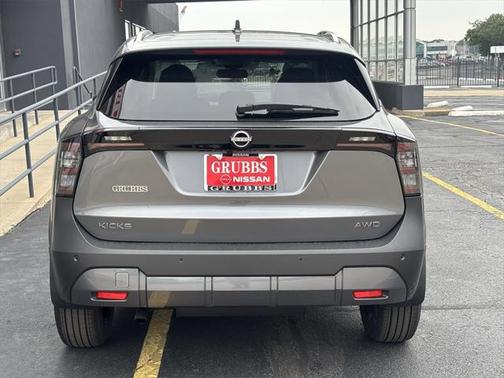 2025 Nissan Kicks SV