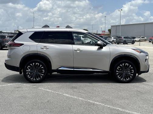 2025 Nissan Rogue Platinum