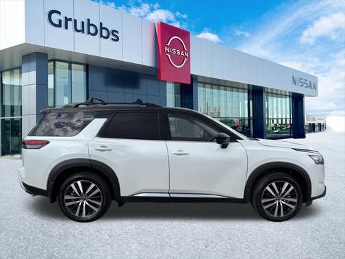 2025 Nissan Pathfinder Platinum FWD