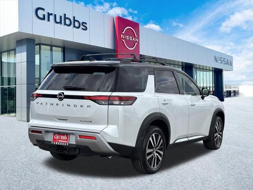 2025 Nissan Pathfinder Platinum FWD