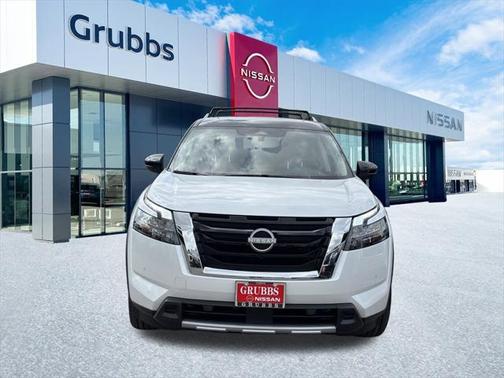 2025 Nissan Pathfinder Platinum FWD