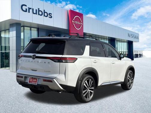 2025 Nissan Pathfinder Platinum FWD