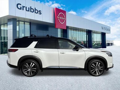 2025 Nissan Pathfinder Platinum FWD