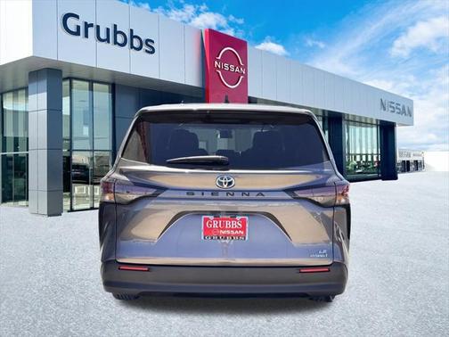 2024 Toyota Sienna LE