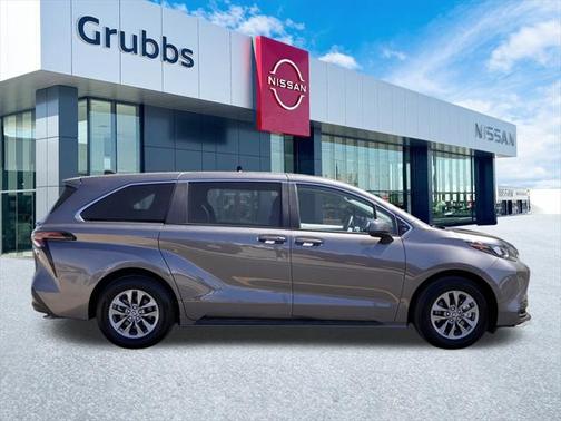 2024 Toyota Sienna LE