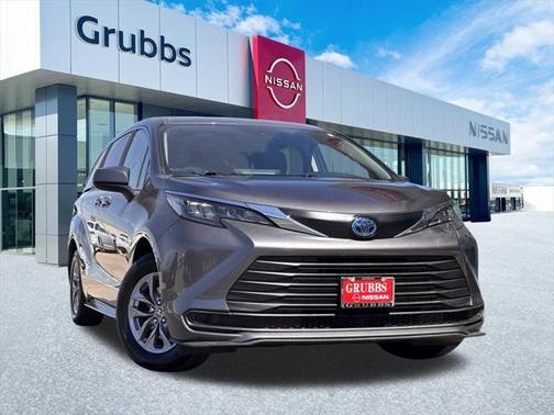 2024 Toyota Sienna LE