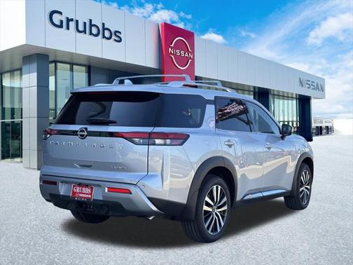 2025 Nissan Pathfinder Platinum FWD
