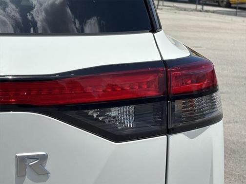 2025 Nissan Pathfinder S FWD