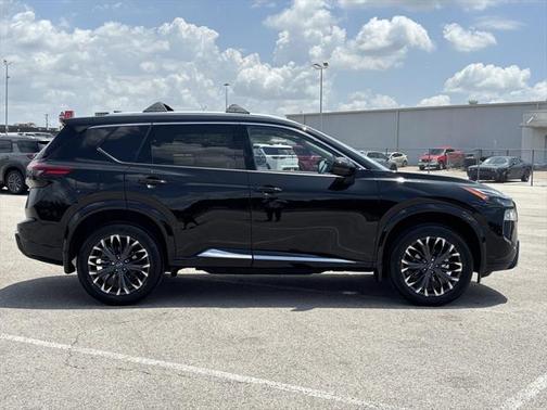 2025 Nissan Rogue Platinum