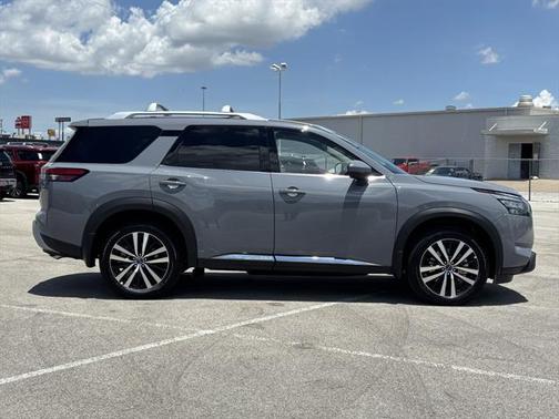 2025 Nissan Pathfinder Platinum 4WD