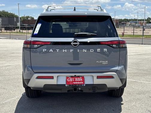 2025 Nissan Pathfinder Platinum 4WD