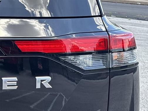 2025 Nissan Pathfinder SV FWD