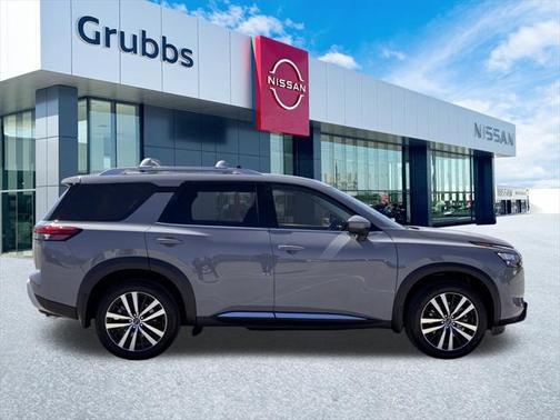 2025 Nissan Pathfinder Platinum FWD