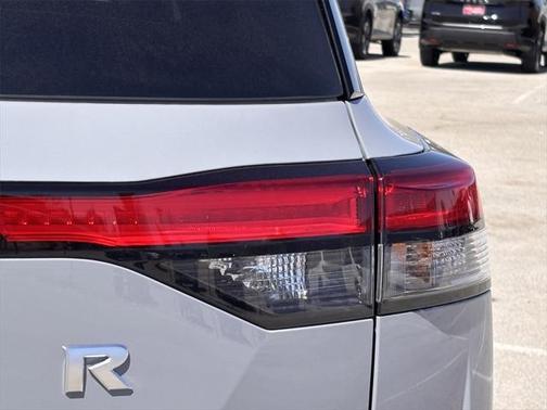 2025 Nissan Pathfinder Platinum FWD