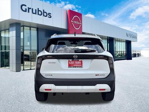 2025 Nissan Kicks SR