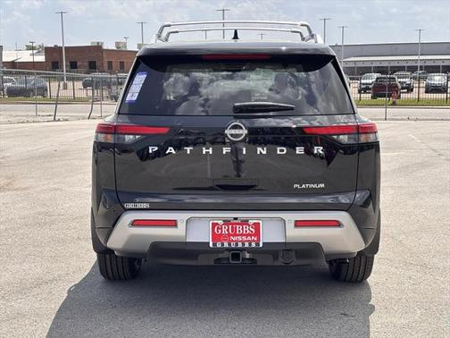 2025 Nissan Pathfinder Platinum FWD