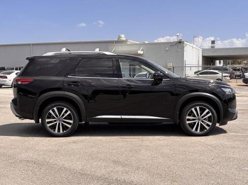 2025 Nissan Pathfinder Platinum FWD