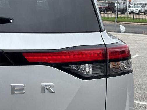 2025 Nissan Pathfinder SV FWD