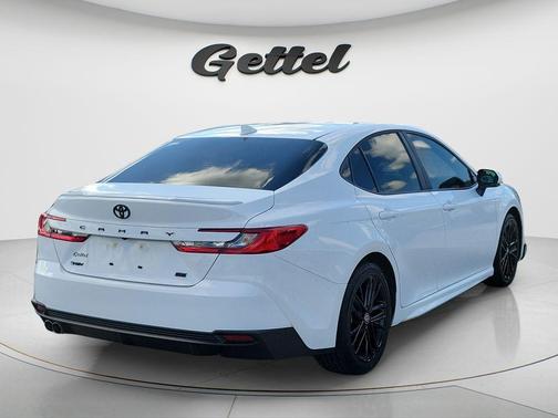 Ice 2025 Toyota Camry SE
