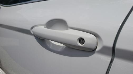 Super White 2019 Toyota Camry SE