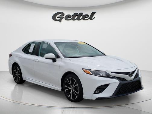 Super White 2019 Toyota Camry SE