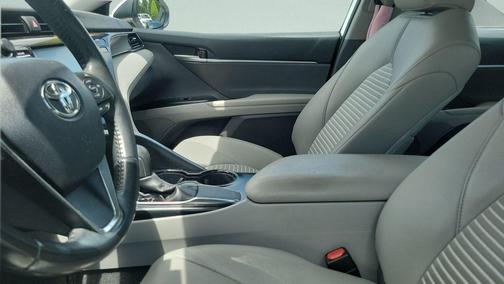 Super White 2019 Toyota Camry SE