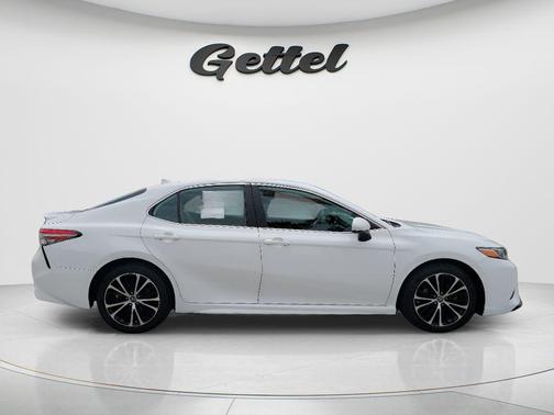 Super White 2019 Toyota Camry SE