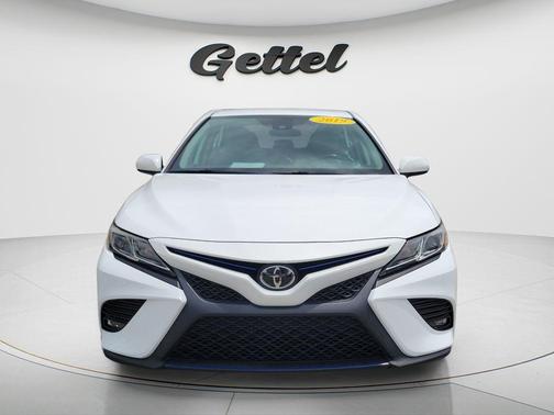 Super White 2019 Toyota Camry SE