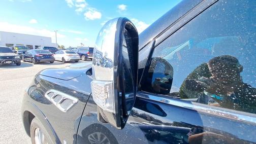 2016 INFINITI QX80 Base