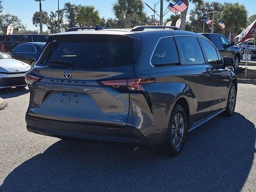 2021 Toyota Sienna XLE
