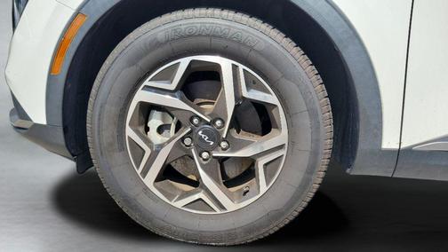 Snow White Pearl 2023 Kia Sportage LX