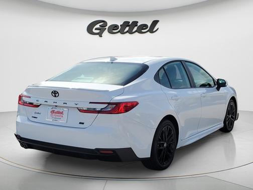 Ice 2026 Toyota Camry SE