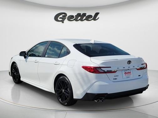 Ice 2026 Toyota Camry SE