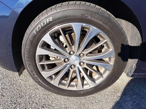 2017 Buick LaCrosse Essence