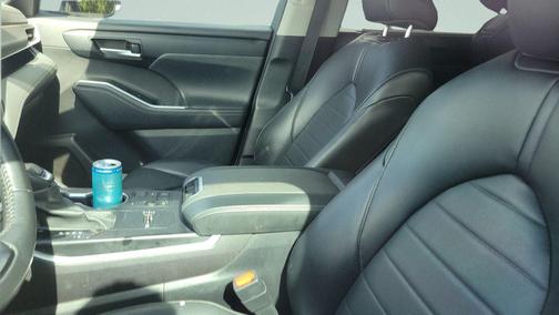 Celestial Silver Metallic 2024 Toyota Highlander XLE