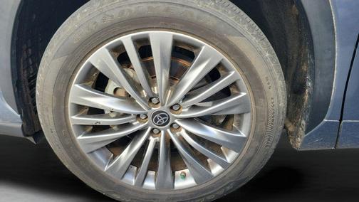 Moon Dust 2022 Toyota Highlander Hybrid Platinum