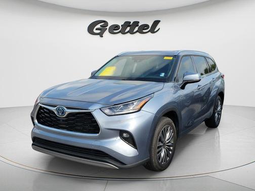 Moon Dust 2022 Toyota Highlander Hybrid Platinum