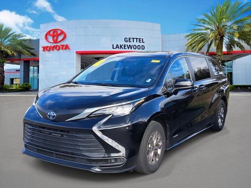 2021 Toyota Sienna LE