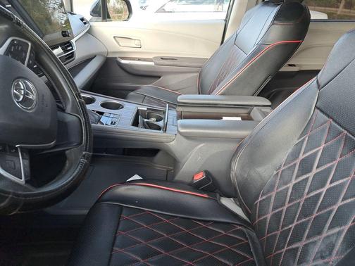 2021 Toyota Sienna LE