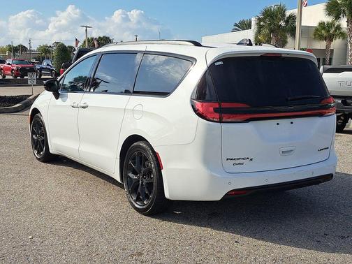 2025 Chrysler Pacifica Limited