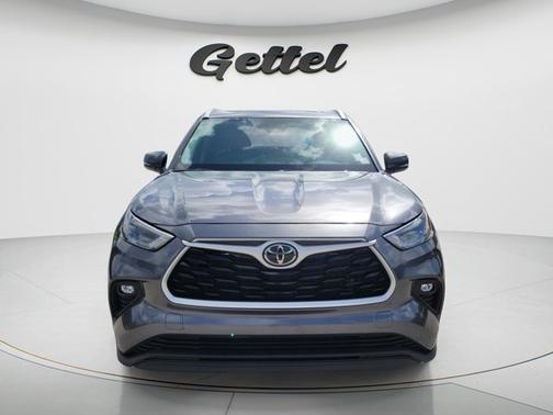 Magnetic Gray Metallic 2023 Toyota Highlander XLE