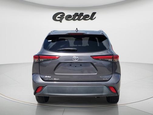 Magnetic Gray Metallic 2023 Toyota Highlander XLE