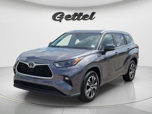 Magnetic Gray Metallic 2023 Toyota Highlander XLE