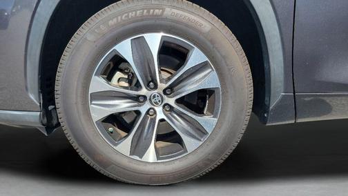 Magnetic Gray 2023 Toyota Highlander XLE