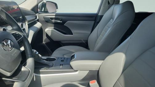Magnetic Gray 2023 Toyota Highlander XLE