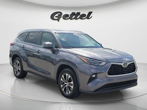 Magnetic Gray Metallic 2023 Toyota Highlander XLE