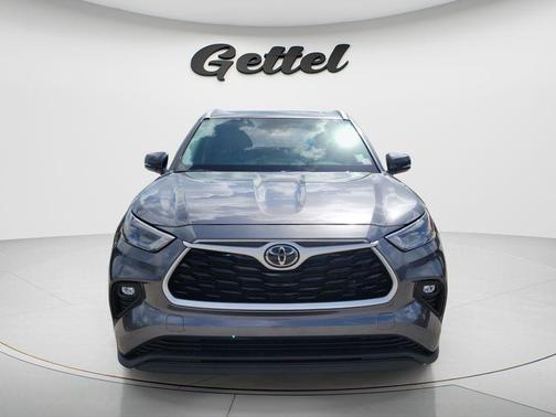 Magnetic Gray Metallic 2023 Toyota Highlander XLE