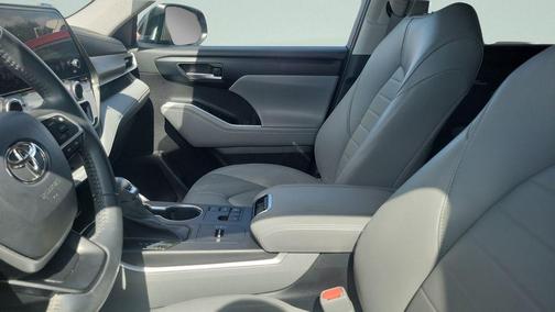 Magnetic Gray 2023 Toyota Highlander XLE